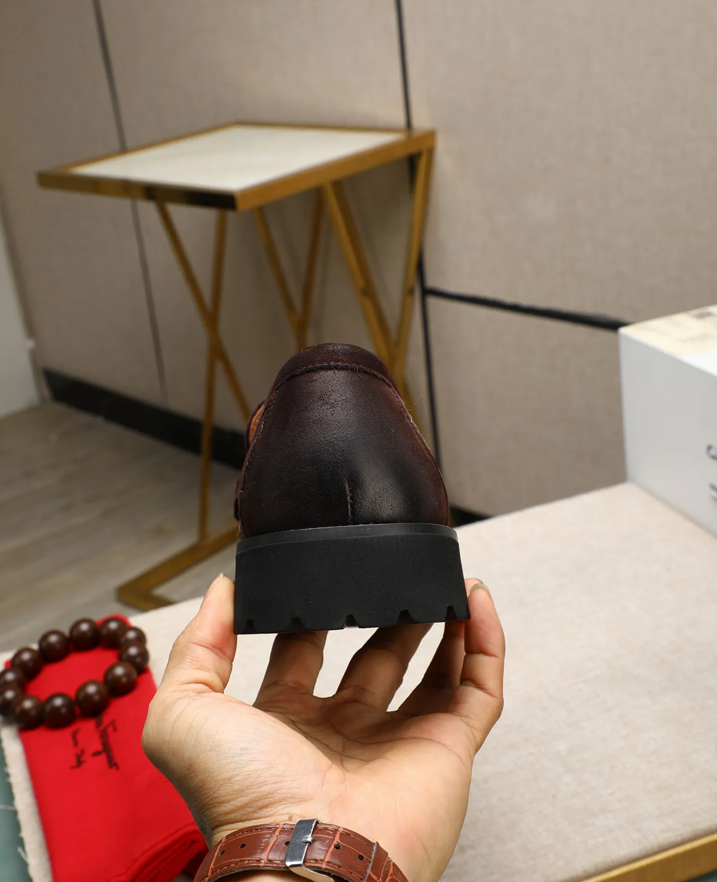 Men's shoes 💰520 📛📛Salvatore Ferragamo high-end (Salvatore Ferragamo) is the world's top luxury footwear brand. It comes from the fashion kingdom of Italy. It is famous all over the world for its traditional handmade design and novel styles... 🚶🏻🚶🏻New suit shoes are available simultaneously at the counter. This model is purely handmade. The fabric is imported Italian calfskin ➕Soft water-dyed cowhide lining Original authentic outsole🌀🌀Size: 38➖44.